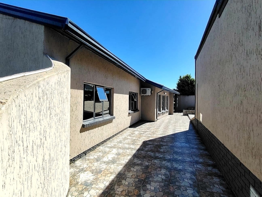 4 Bedroom Property for Sale in West Bank Eastern Cape
